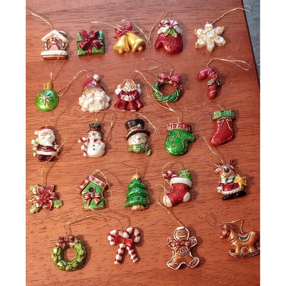 Miniature Christmas Ornaments Set Lot Of 24 Unbranded Santa Snowman Tree + More‎ - Picture 1 of 1